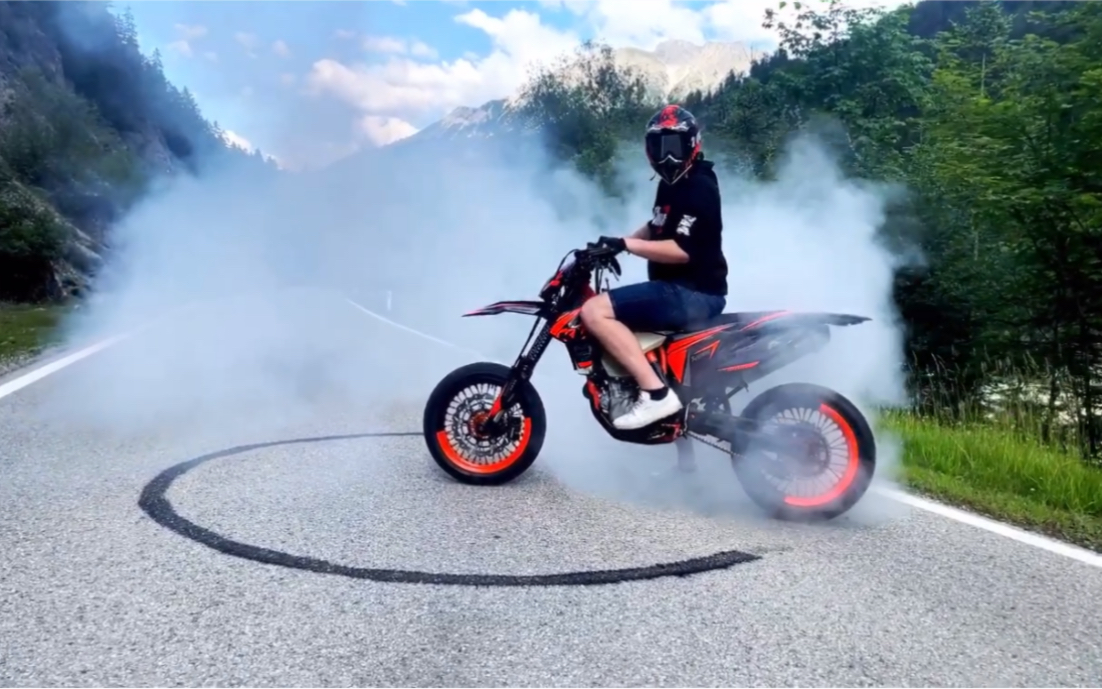 supermoto —— 滑胎 翹頭