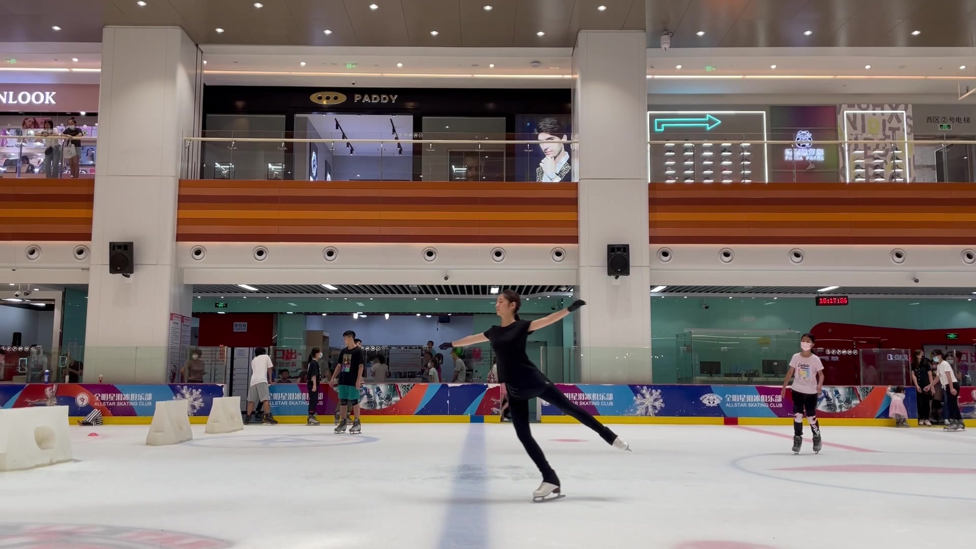 花样滑冰 | 从大冰场换到小冰场,停冰两个月后复健_哔哩哔哩_bilibili
