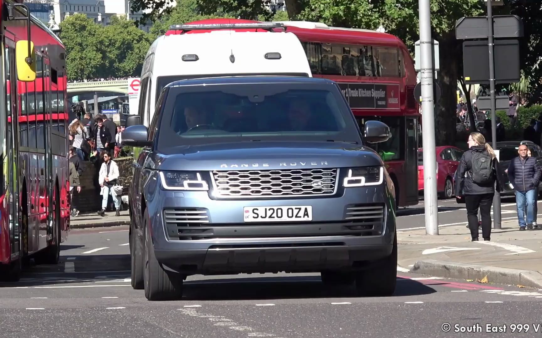 英国大都会警察揽胜哨兵版防弹警车出警!