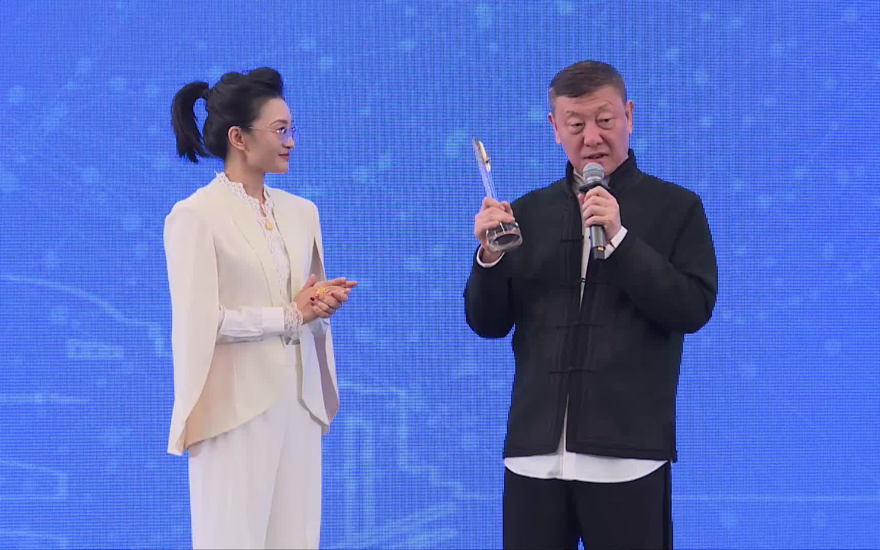 第六届中国进博会国际文化交流论坛韩磊老师cut