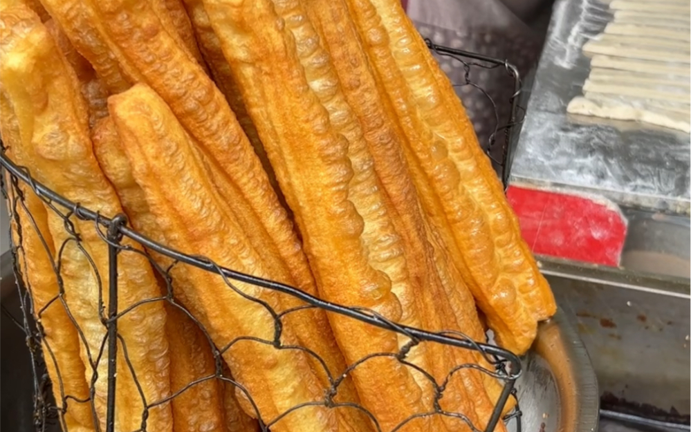 淮南路边摊千张卷油条