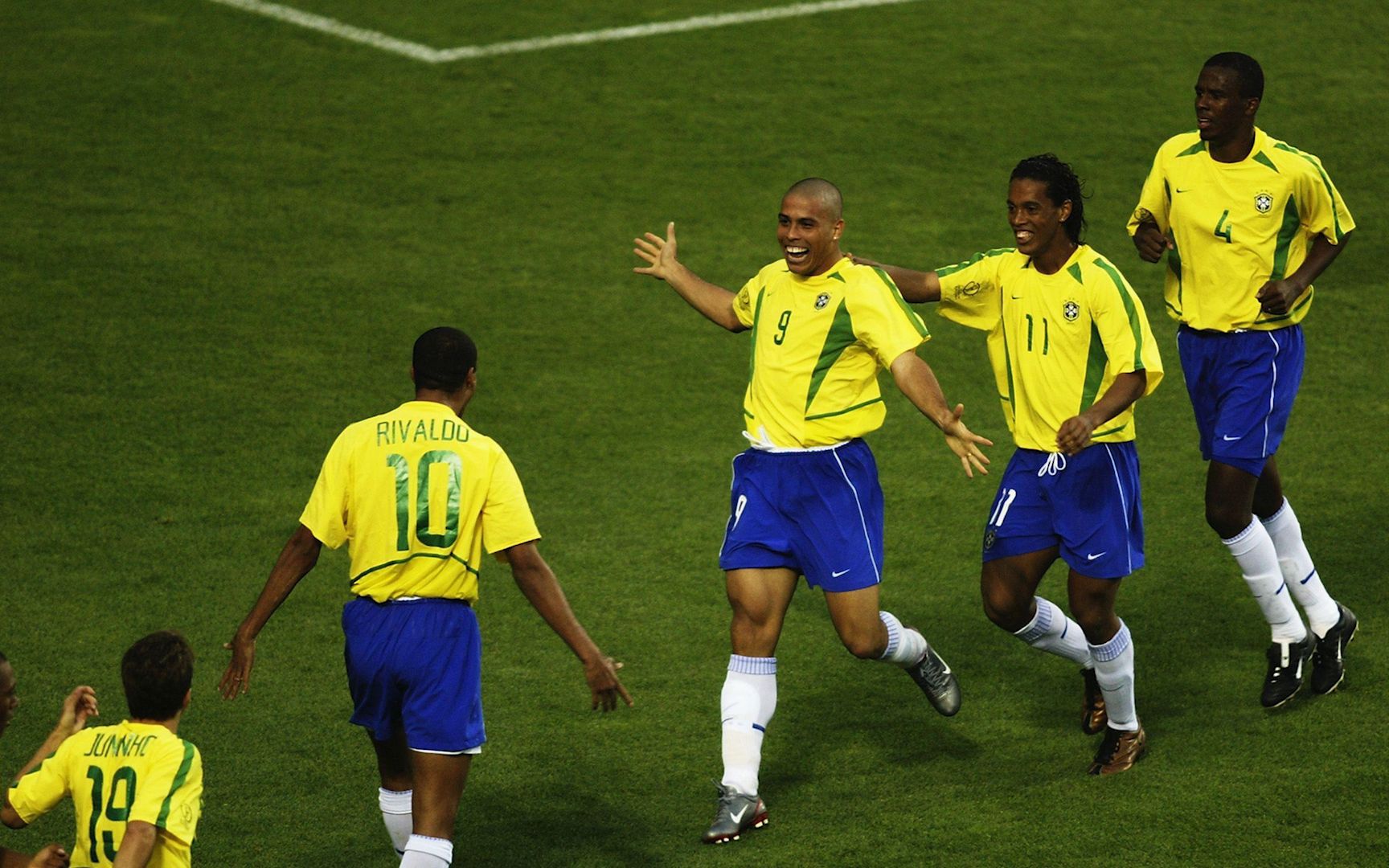 回顾2002年巴西夺冠之路,7场比赛全程回顾,罗纳尔多8球荣获金靴_哔哩