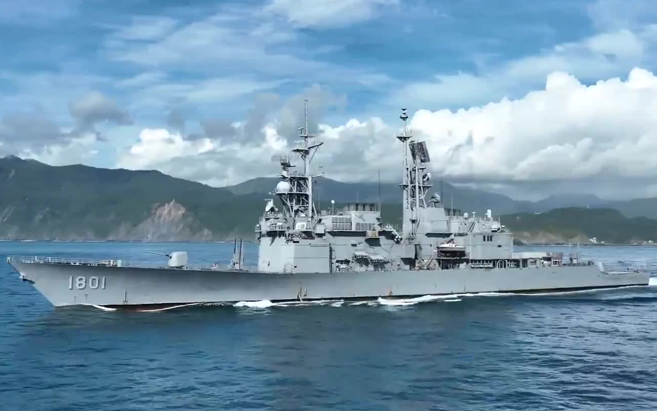 基德级驱逐舰"基德"舰(ddg-1801)出基隆港(2023/7)