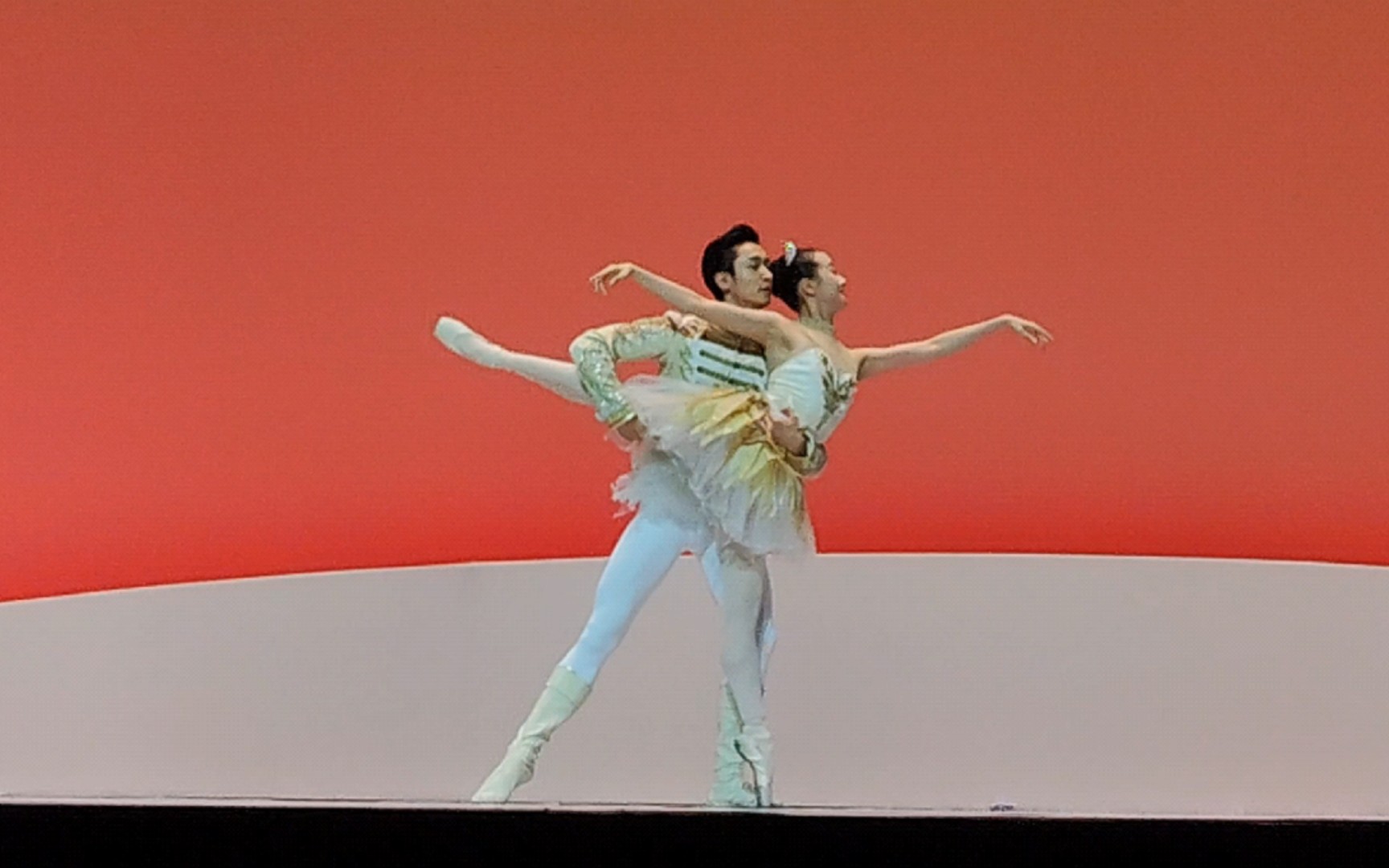 231118天桥剧场中芭二团《走近芭蕾》表演 过年大双人舞 周月,孙鹏翔