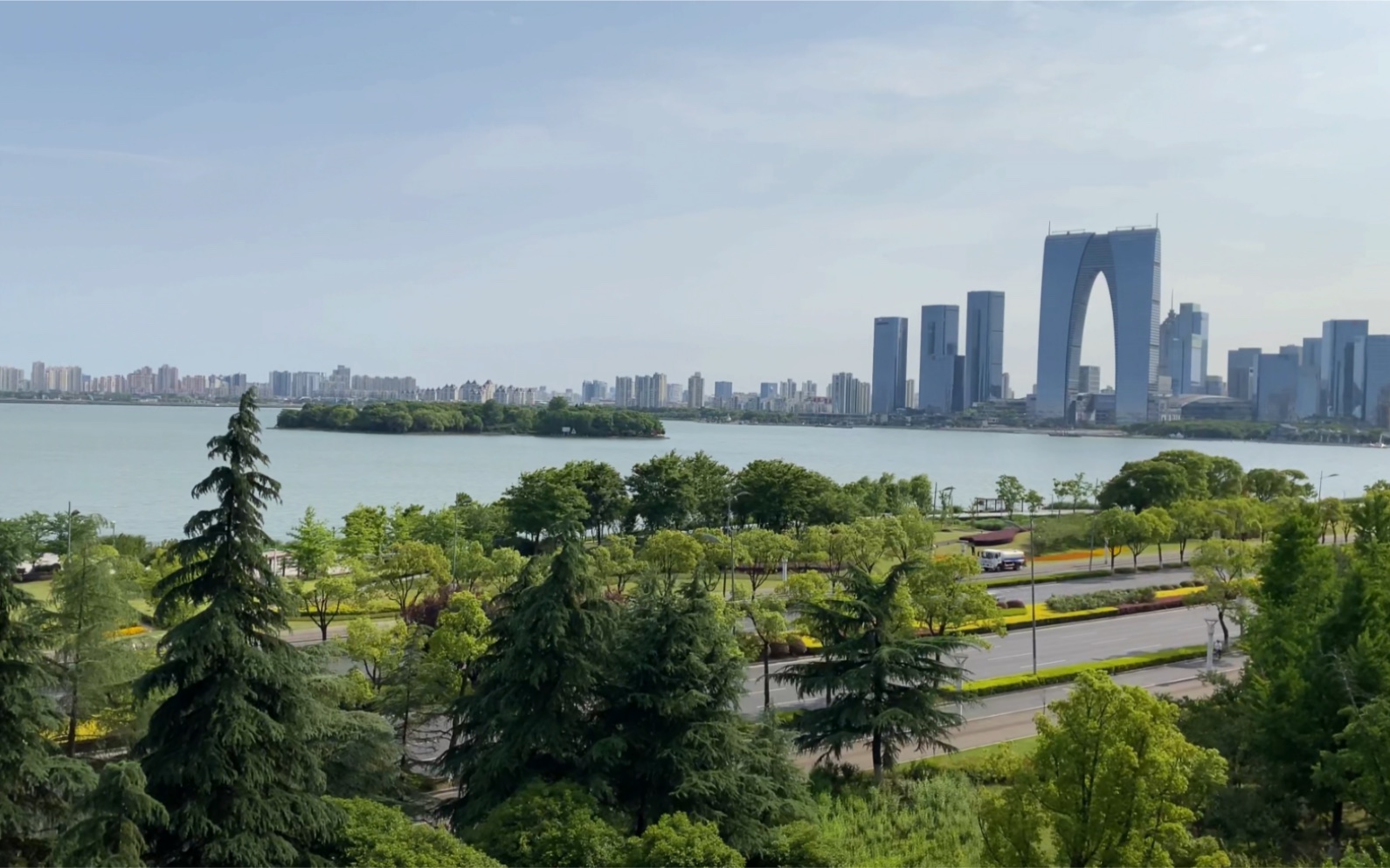 玲珑湾前排湖景 240平2530w_哔哩哔哩_bilibili