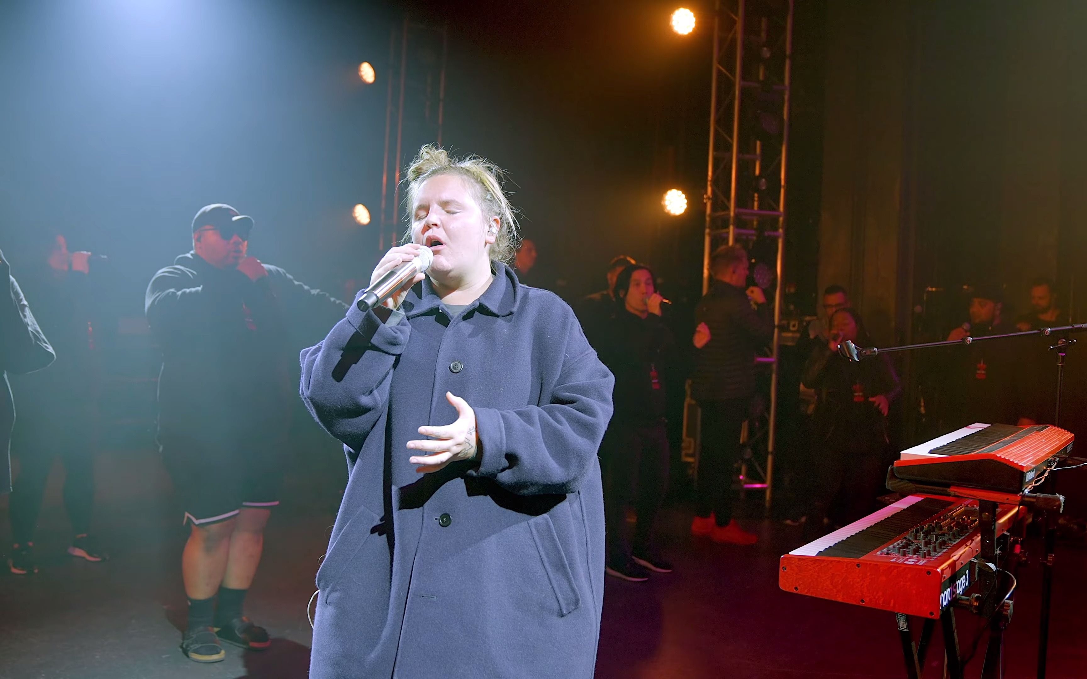 【4k】tones and i - cloudy day (live in sydney)