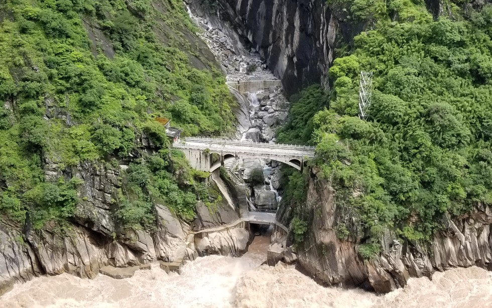 丽江香格里拉虎跳峡风景区,最为震撼处哔哩哔哩bilibili