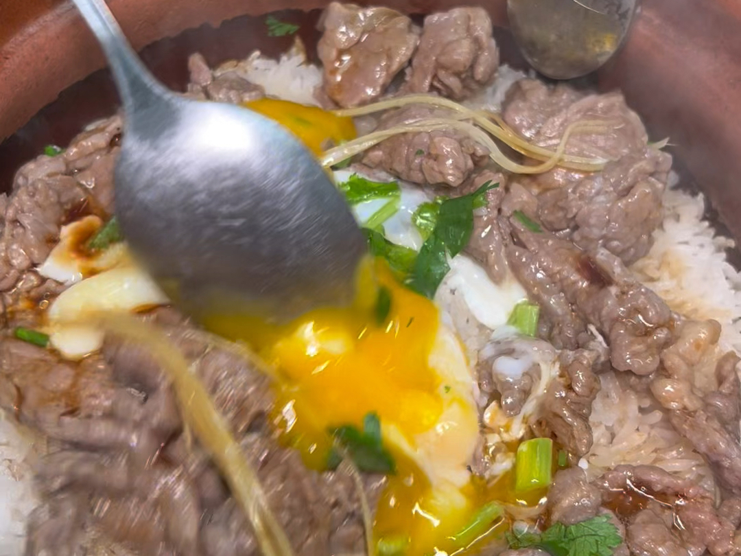广东必吃榜之一的煲仔饭