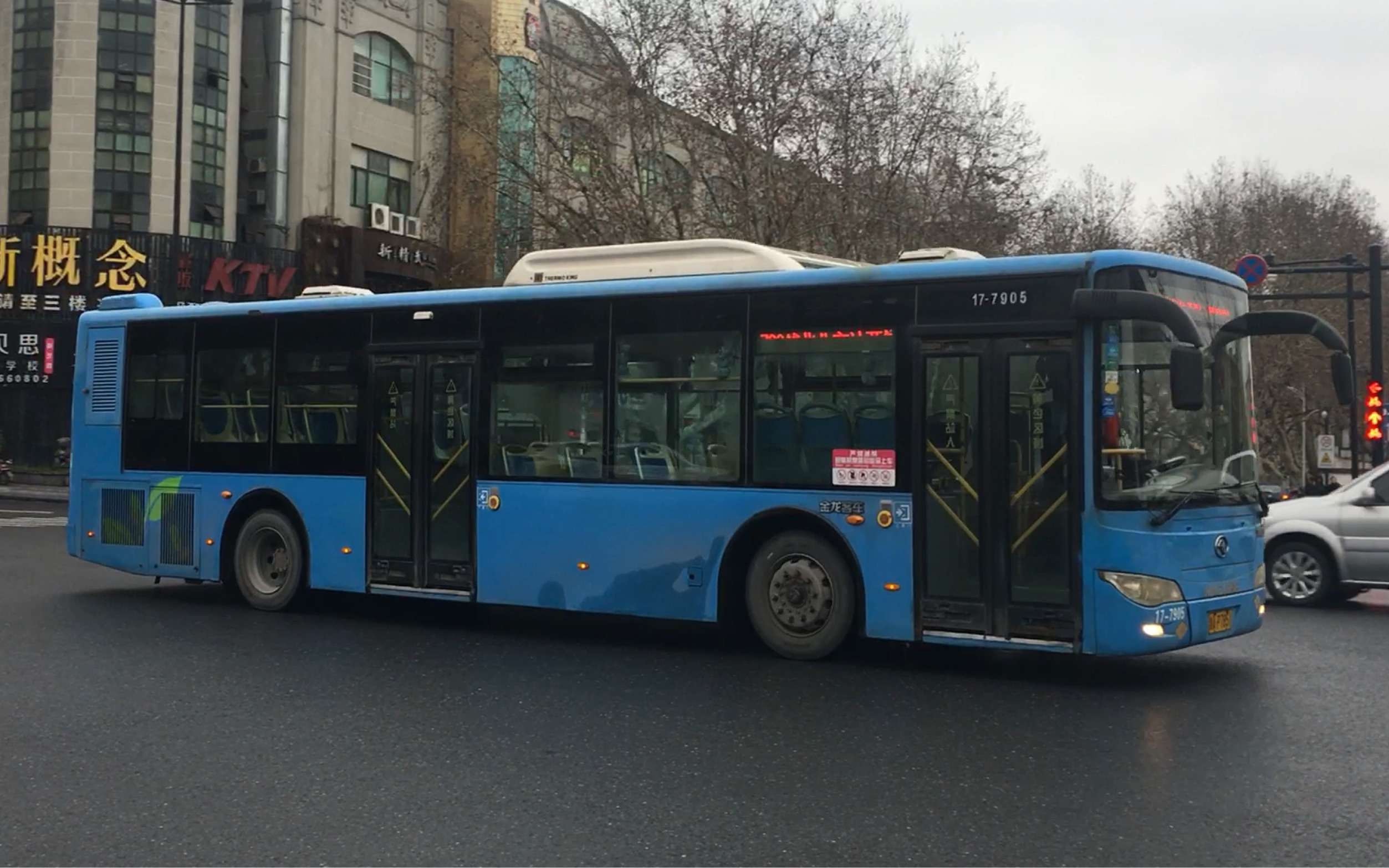 萧山公交 xmq6119g2 736a回場 17-7905