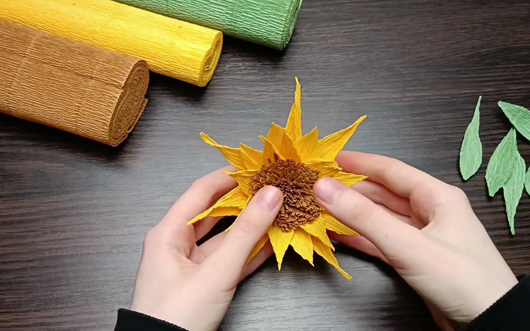 天啦,用皱纹纸做的向日葵居然这么好看