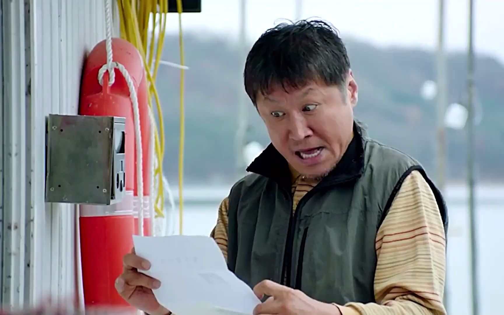 女儿受尽同学欺负,父亲寻仇化为战神,剧情片《蚯蚓》