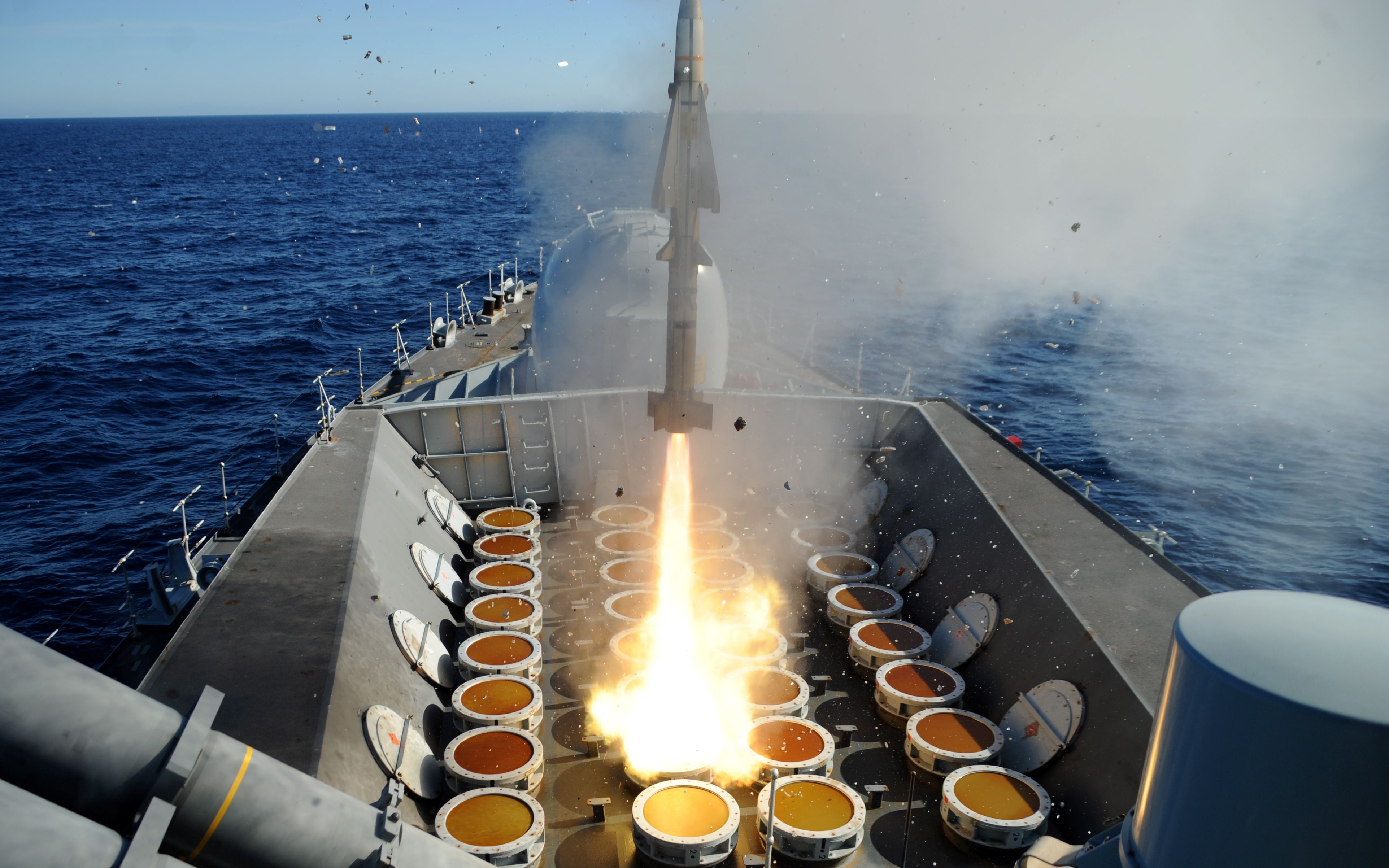 2架战机掠过我国军舰,24枚导弹锁定霸气警告:我们是中国海军_哔哩哔哩