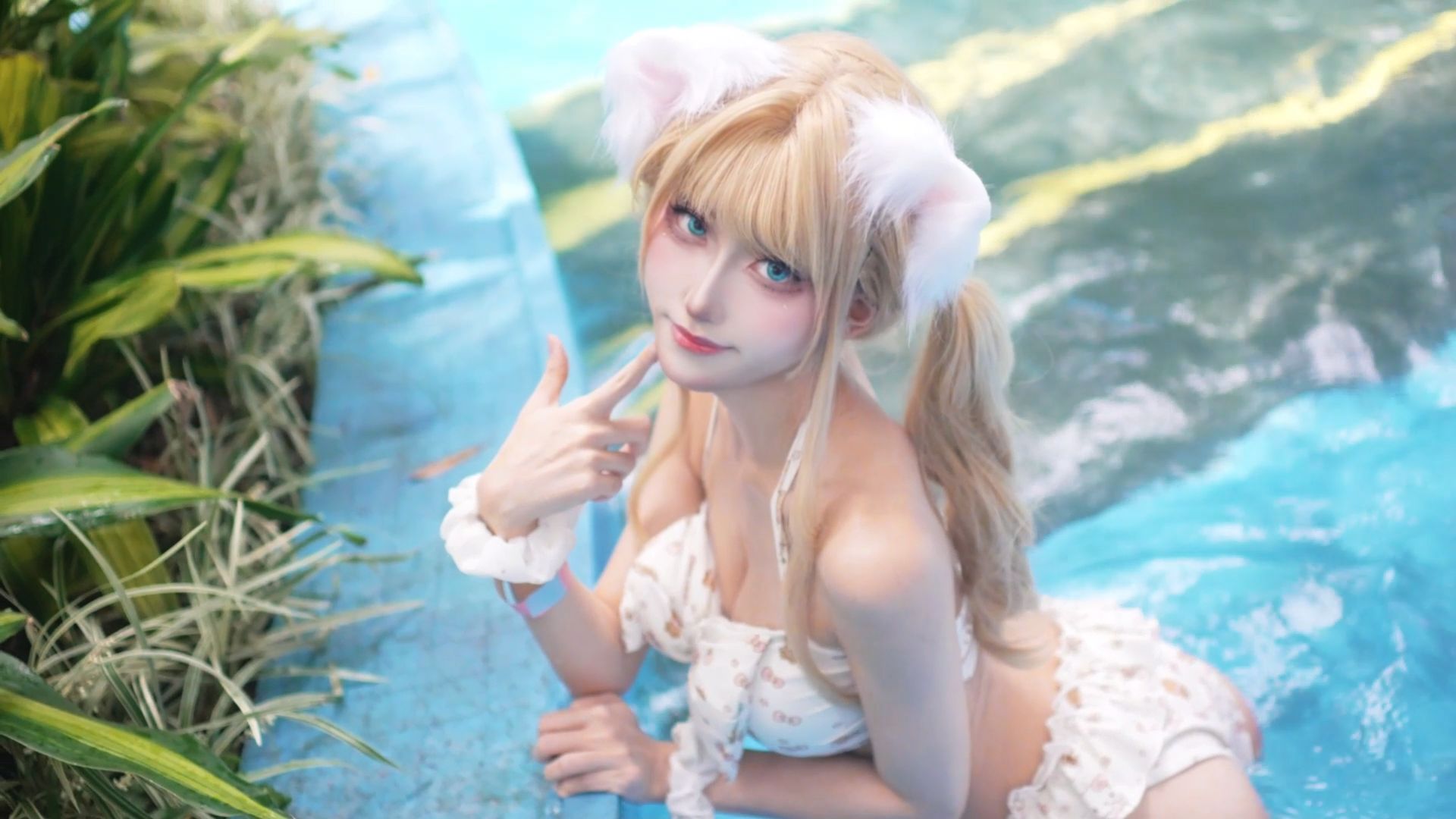 不要扯小猫的尾巴呀~♡小猫比基尼