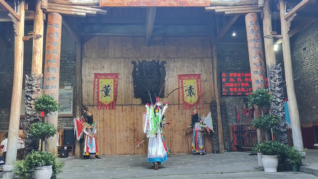 天龙屯堡安顺地戏表演:三英战吕布(原声)