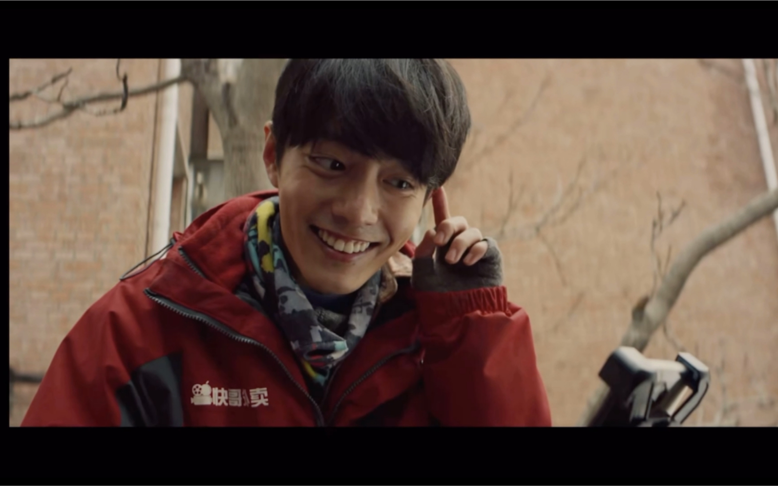 肖战最美表演买耳朵正片 花絮 采访