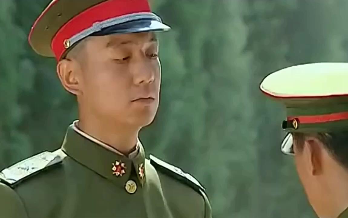 许三多父亲决定让三多退伍,伍六一用激将法刺激三多