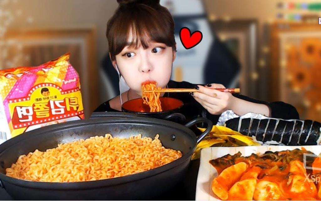 【炸鸡少女】说粗来泥萌可能不太相信 × 炸鸡少女居然又在吸面面辣w