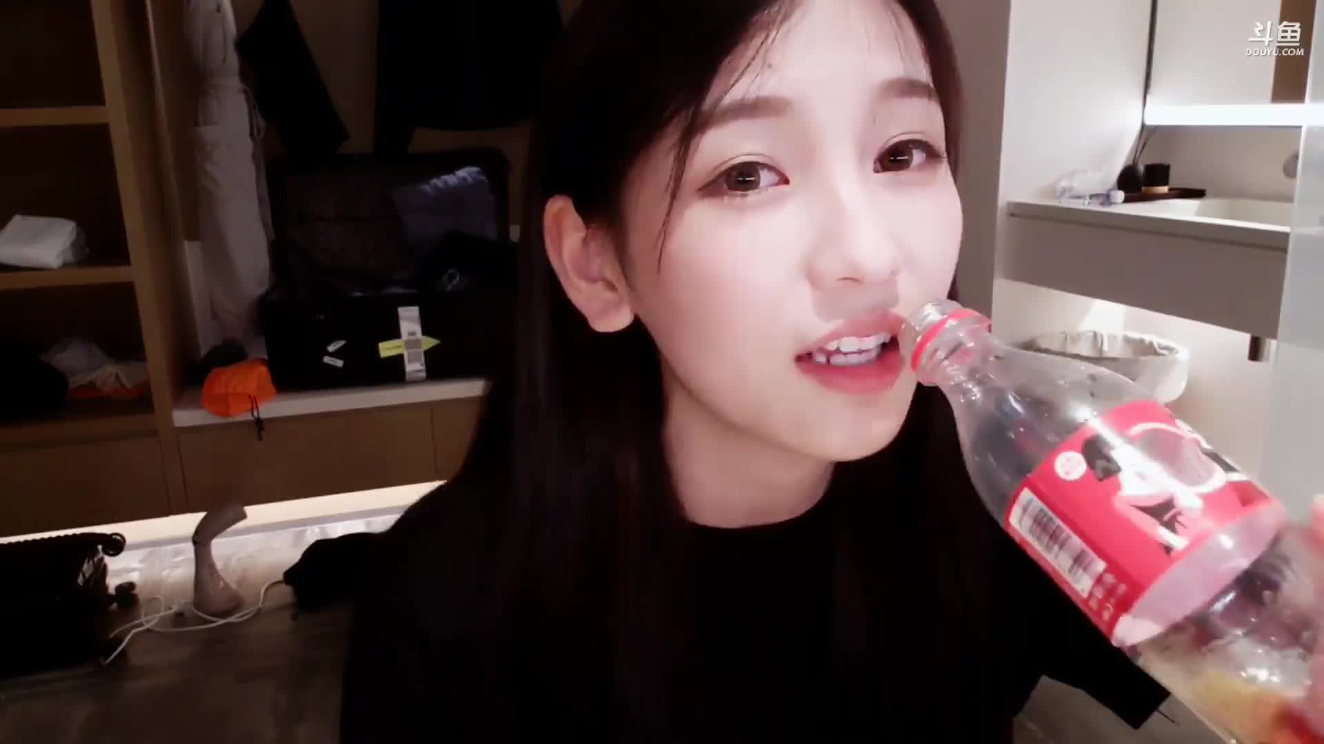 【菲秋】0818叶知秋超吸女粉,正宫小苏菲出境.