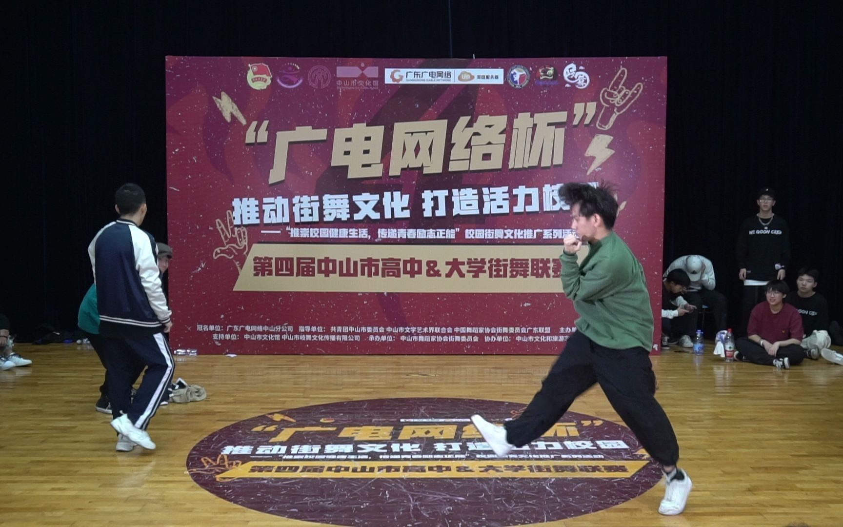 [图]Freestyle 2 on 2大学组-4进2-老当益壮VS小禹治火 第二轮one more