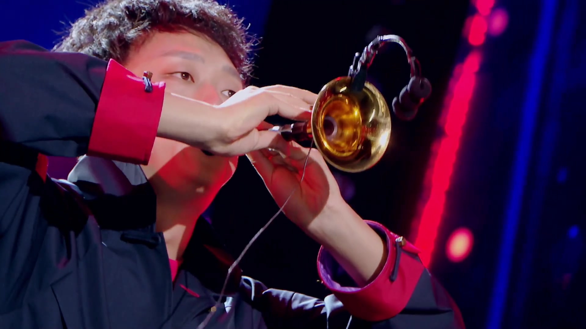 达人秀唢呐一响黄金万两大型唢呐蹦迪现场谢霆锋听嗨了