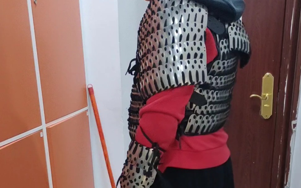 学生党自制甲胄腹甲是买的