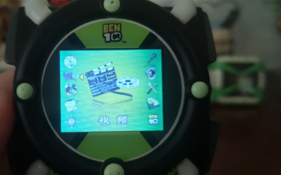 [图]能看视频的omnitrix！这才是20级科技该具备的功能(bushi）ben10少年骇客