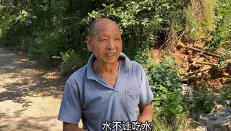 大叔祖上是地主，家里开有油坊，一星期却只允许用一铁灯燃油