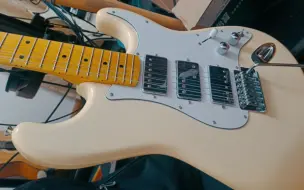 Stratocaster，但是三个双线圈