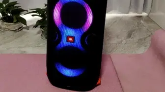 Скачать видео: jbl partybox 派对110 低音拉满测试 卧室蹦迪