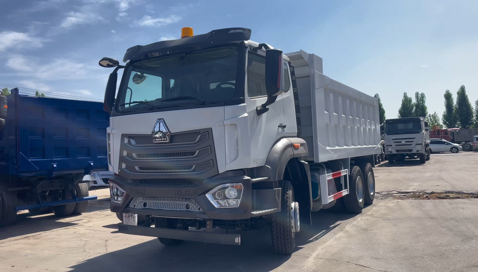 重汽howo 豪翰 渣土发翻自卸车 371马力 6*4后八轮自卸车 它采用重汽