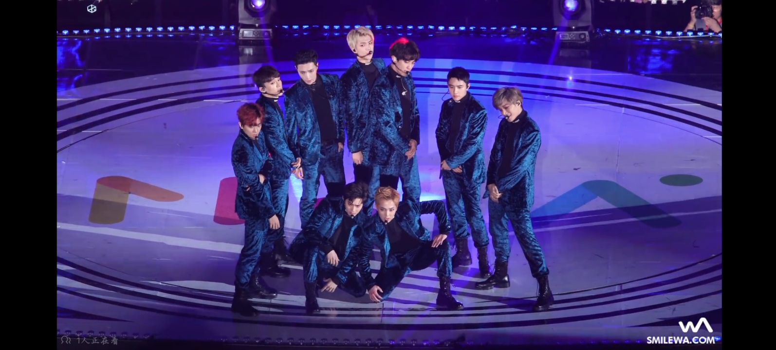 【exo reaction】业余音乐生看小天年末舞台 张艺兴《圣诞又至》 最新