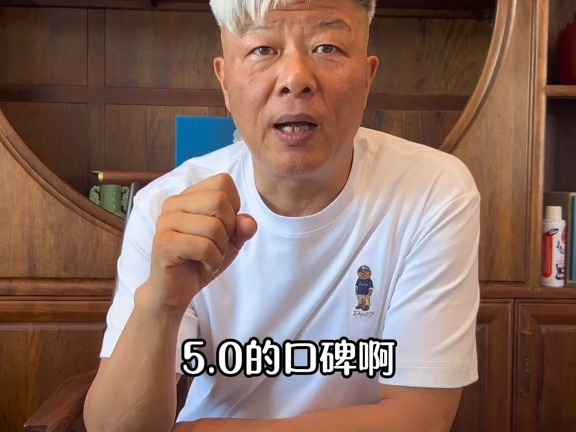 很多人都很好奇董明珠董事长为什么会来到霞湖世家 ,究竟是什么打动了她?老郭来揭秘!哔哩哔哩bilibili