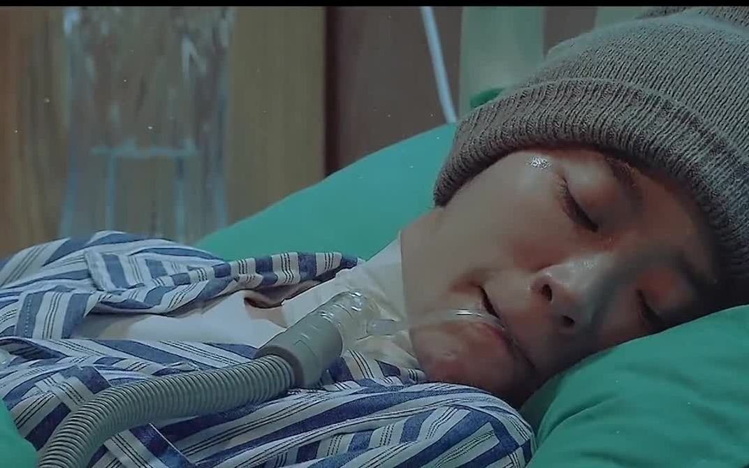 不愿意拖累爱人自己用嘴拔下氧气管这是多大的勇气电影缉魂