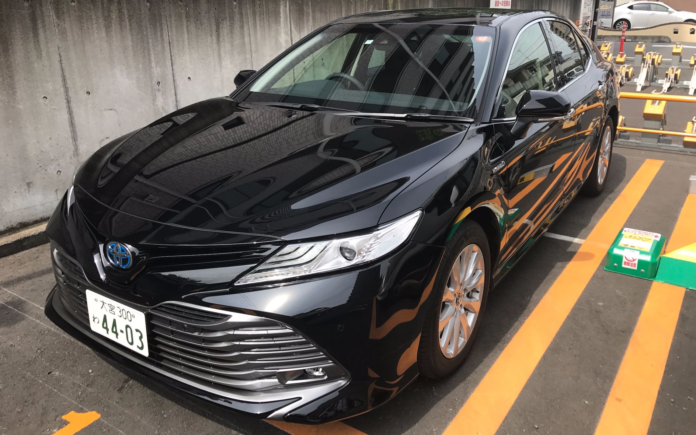 全新丰田凯美瑞 2.5l 混动版 海外试驾