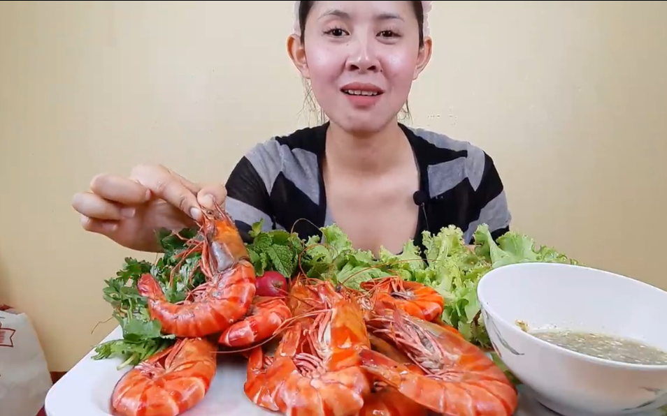 泰国吃播**美女小姐姐吃相诱人,美食色香味美