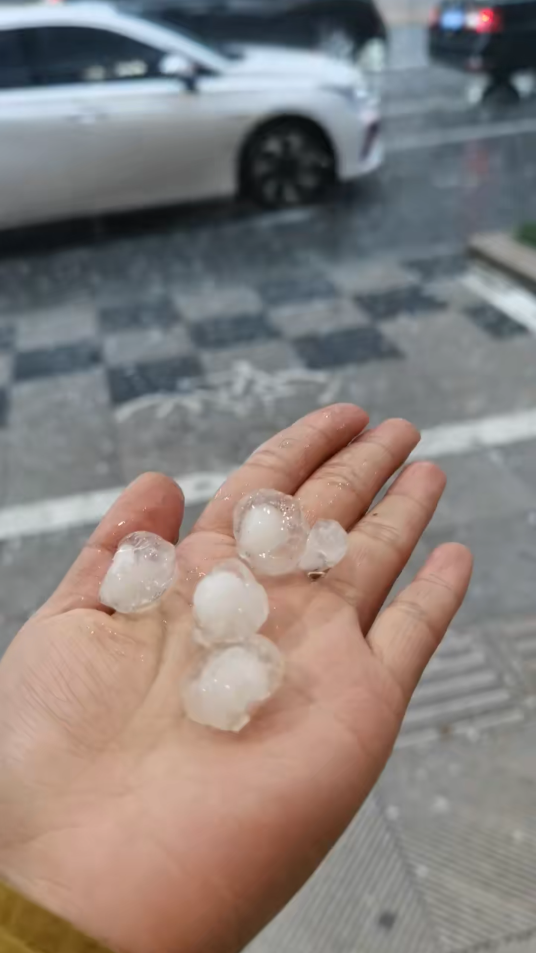 杭州桐庐下冰雹