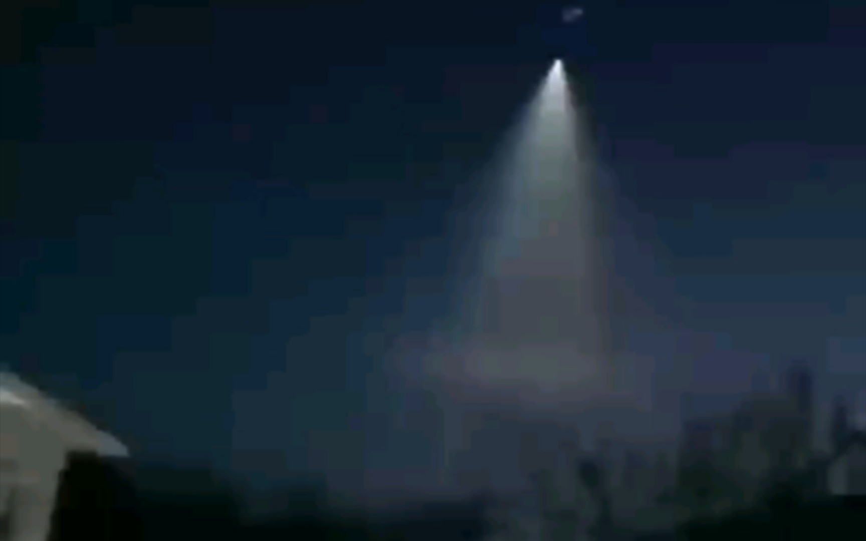 丹东宽甸上空疑似出现UFO哔哩哔哩bilibili