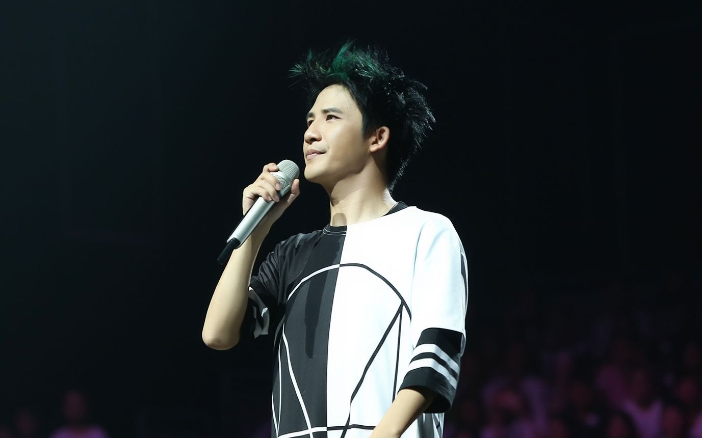 【大张伟】【欢乐英雄】分享早期主持的伟伟