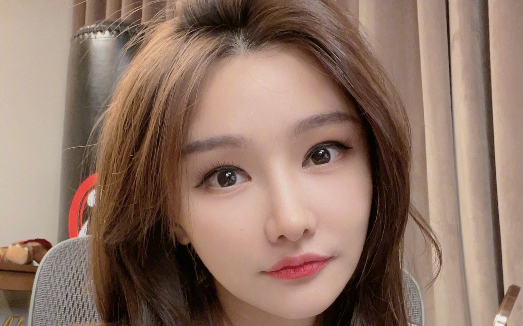 ai歌姬计划-miss韩懿莹-素颜