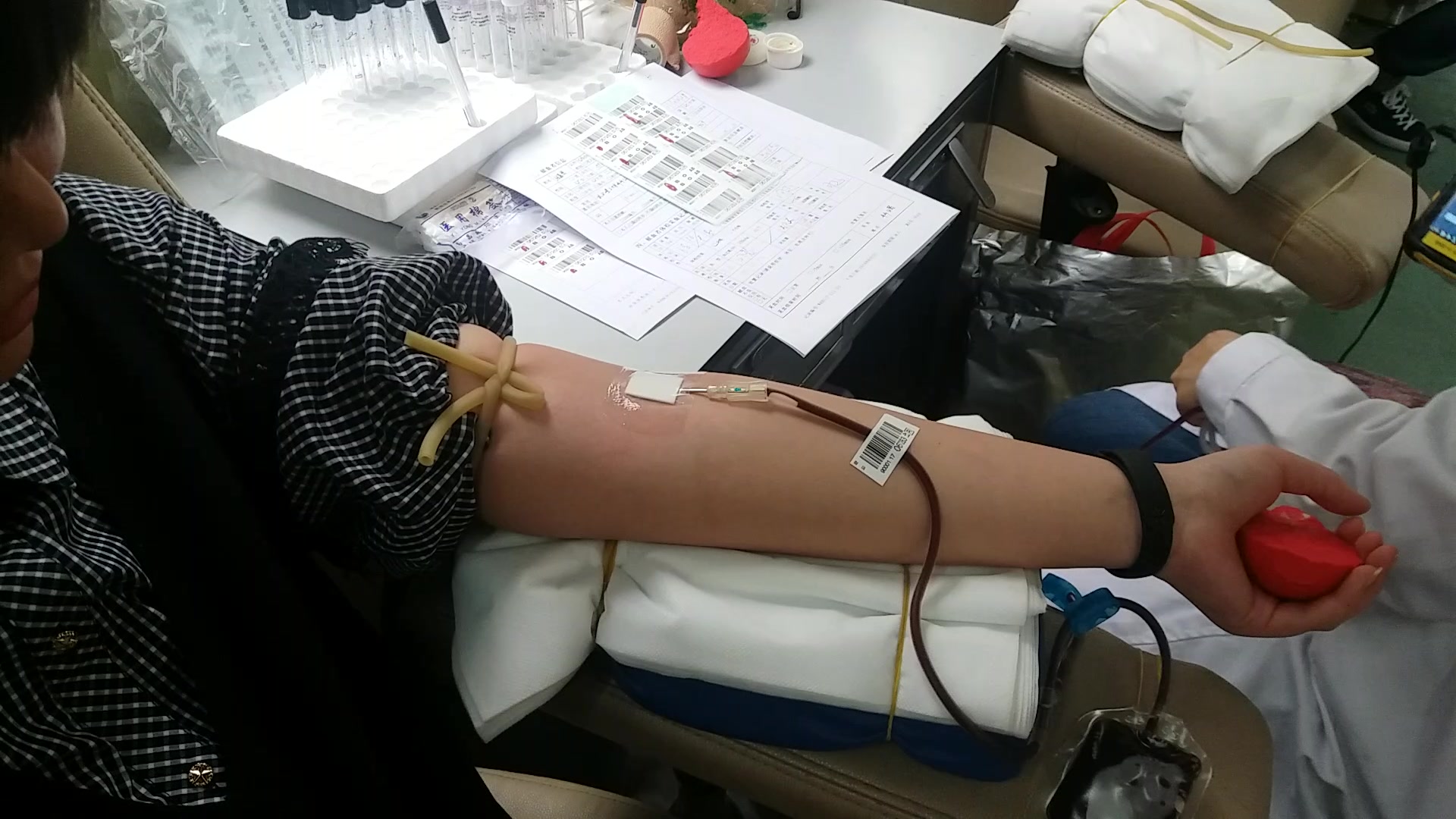 小姐姐卖血记(献血)