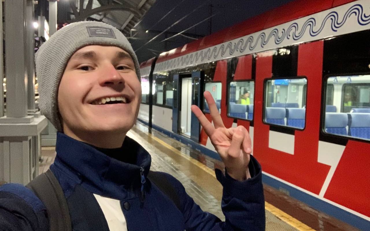 俄罗斯男子3分钟学会中文 || 我在莫斯科地区火车站站台散步时讲