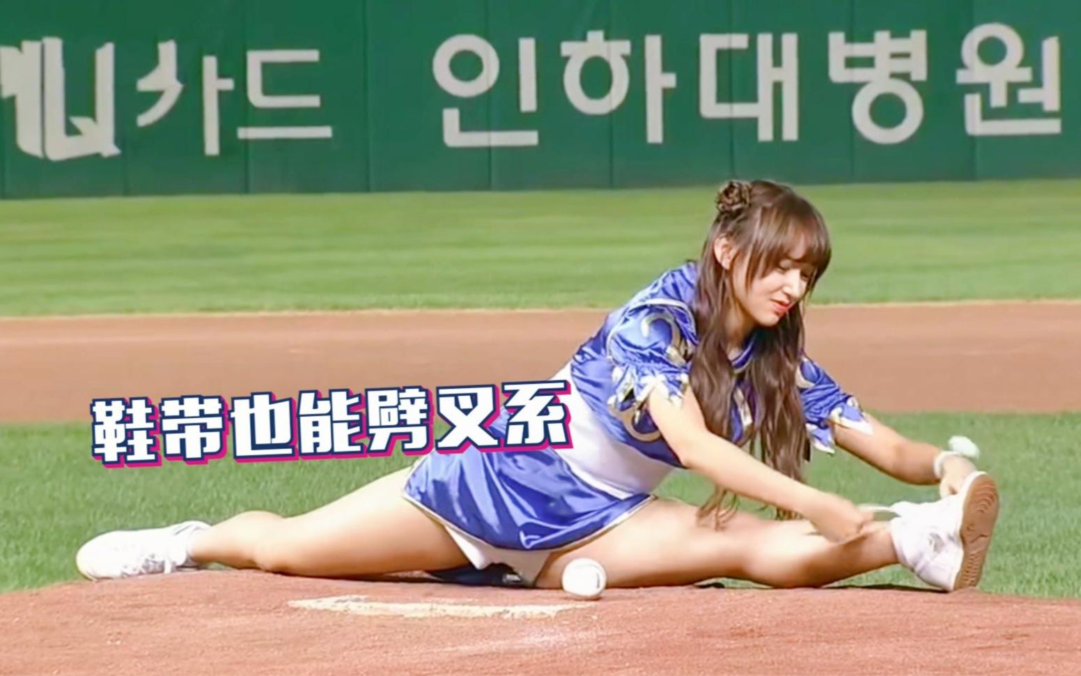 程潇的柔韧性到底有多好?劈叉系鞋带,单腿站立一字马说来就来