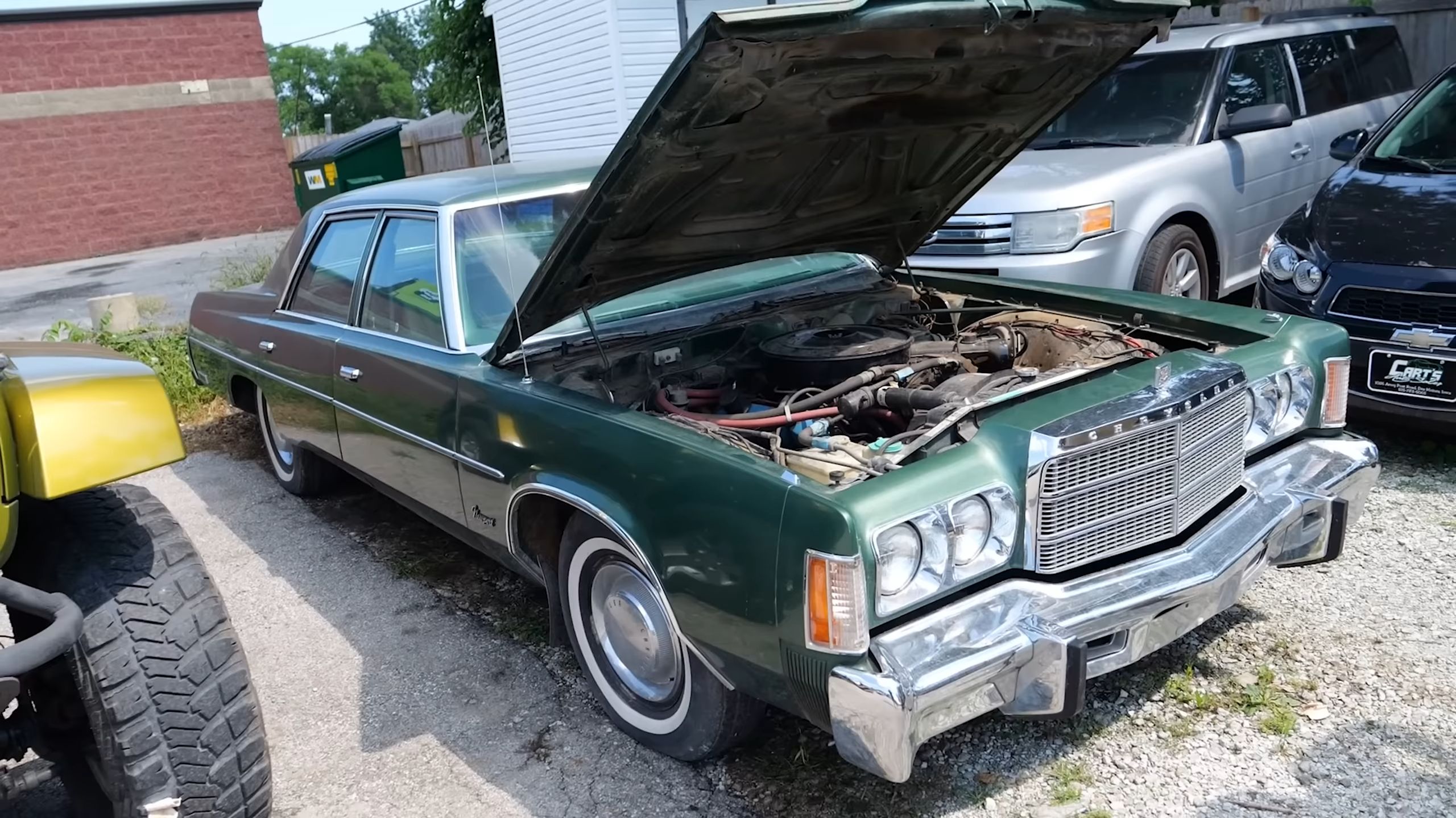 美国博主:35年后,这辆大克莱斯勒老爷车还能开吗?| junkyard digs