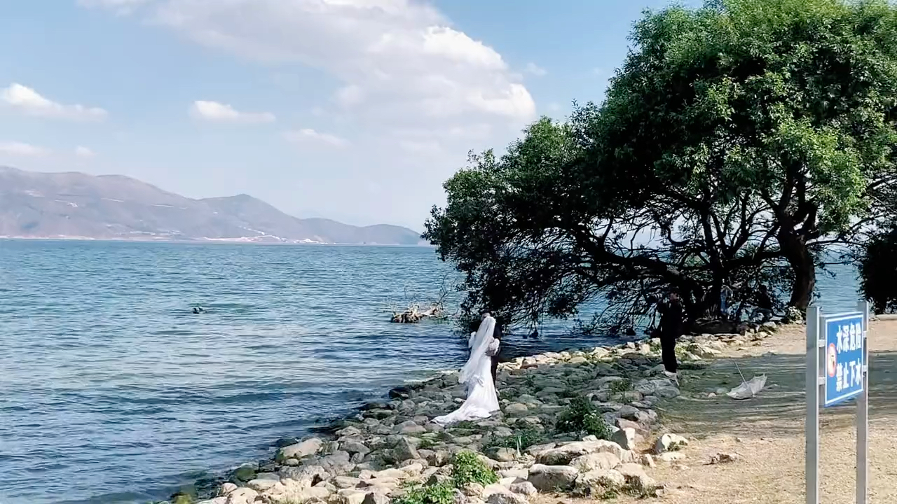 时间怎么会等人呢,等你的人是我