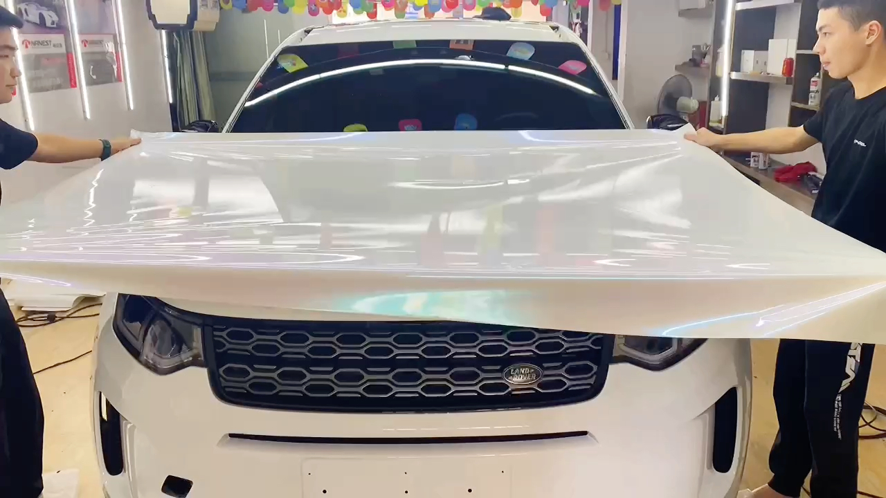 路虎发现运动汽车改色贴膜汽车贴膜钻石白魅蓝深圳龙华汽车贴膜路虎