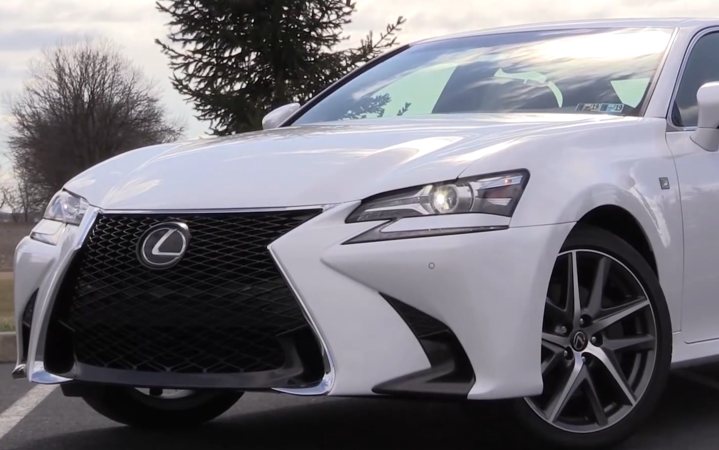 2018款白色雷克萨斯gs350fsport评测