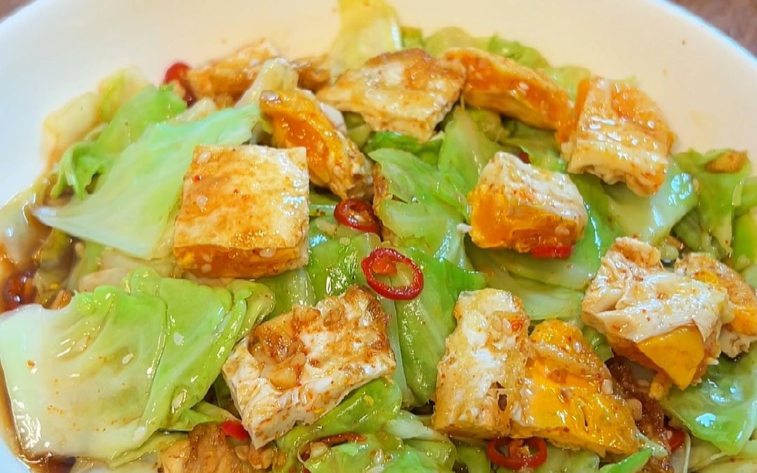 97遍全网的包菜拌荷包蛋 !出乎意料滴好吃