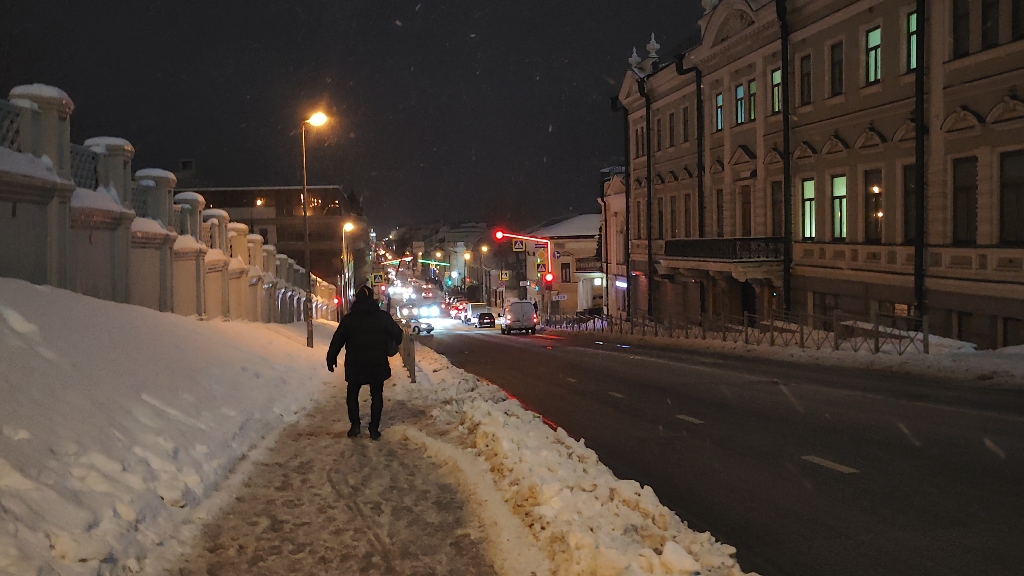 俄罗斯喀山飘雪的夜景
