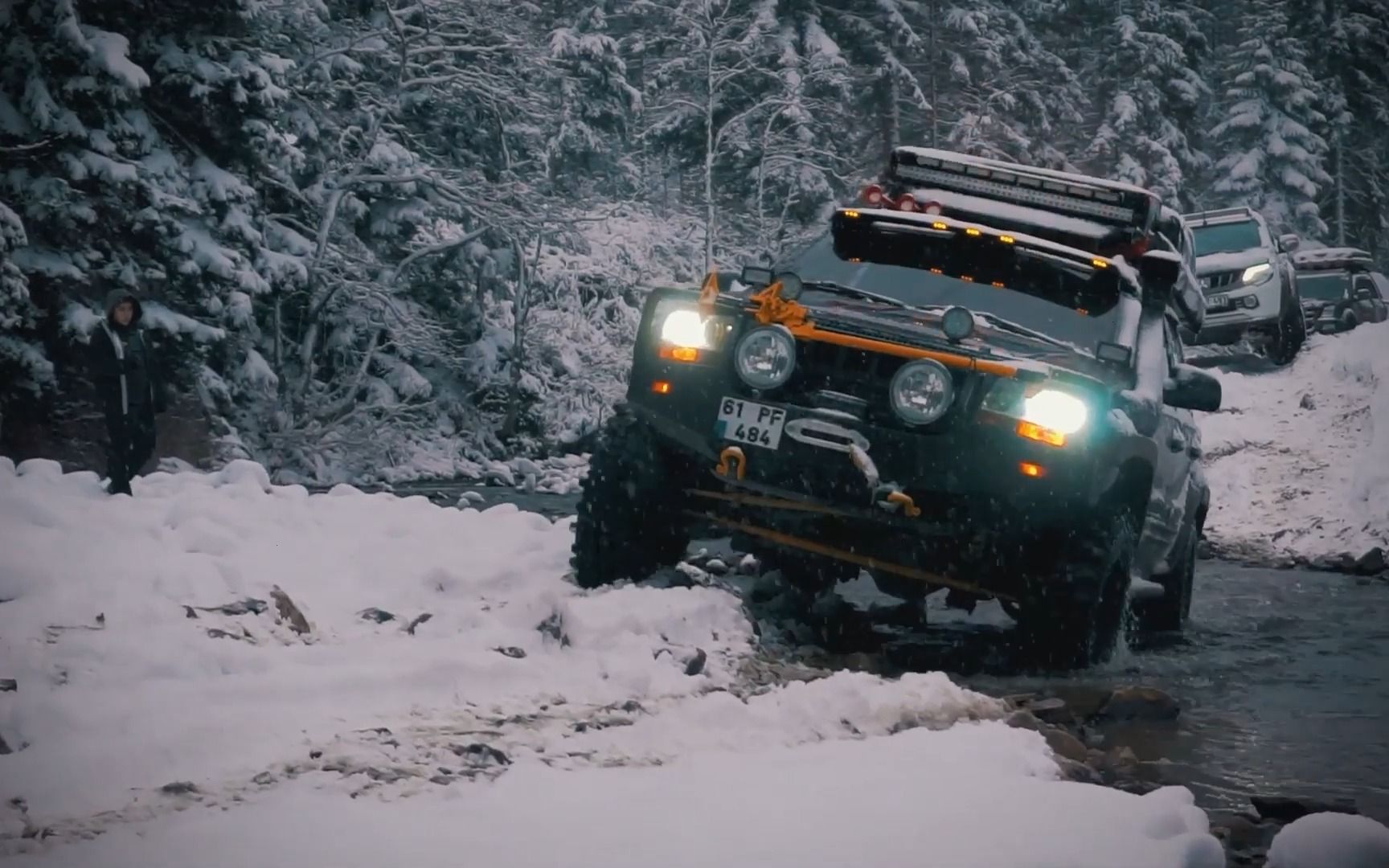 【硬派越野】大疆无人机拍摄越野车队雪地穿越