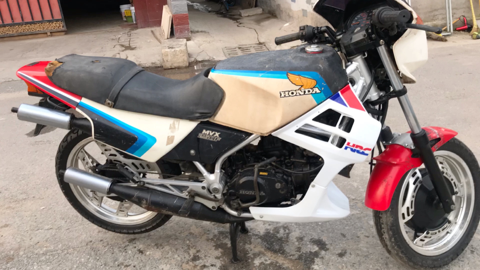 本田摩托 mvx250